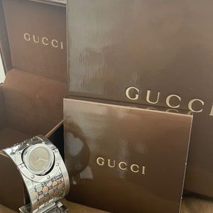Gucci watch in sliver
